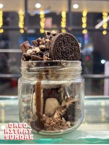 Oreo Kitkat Delight Sundae