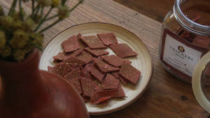 Eggless Beetroot Cracker