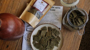 Eggless Basil Cracker