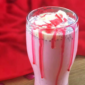 Large Rosemilk With Vanilla Ice Cream