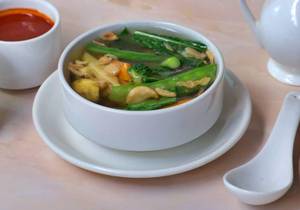 Vegetable Burnt Garlic Clear Soup