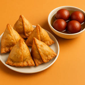 4 Pcs Samosa + 4 Pcs Gulab Jamun