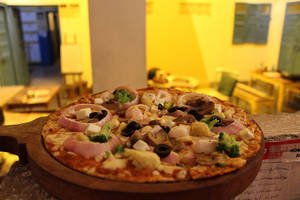 Vegetable Dominator Pizza