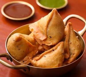 Samosa 10 Pcs (With Desi Ghee Preparation)