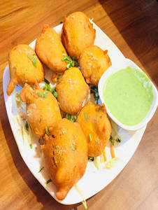 Alag Alag Pakora Platter (8pcs)