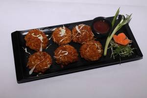 Veg crackling momos [6 pieces]