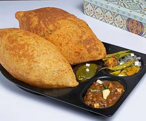 Chana bhatura [1 plate]