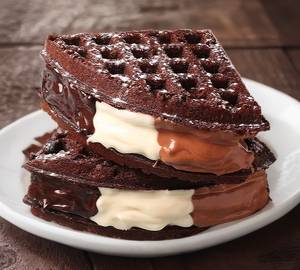 TRIPLE CHOCOLATE WAFFLE 