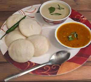 Idli sambhar