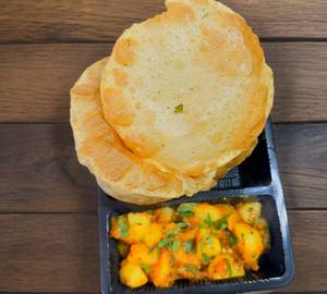 Poori Aloo With Pickle4(Puri)