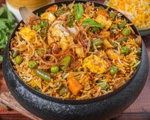 Veg Subz Biryani With Raita