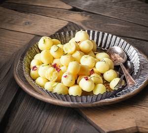White Rasgulla 1/2 kg
