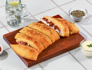 Chicken Tikka Stuffed Garlic Bread + Cheesy Dip...