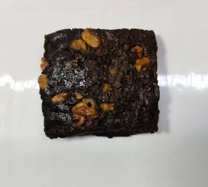 Eggless Brownie with Chocolate Sauce