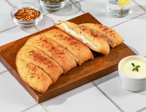 Cheeselicious Garlic Bread + Cheesy Dip [FREE]