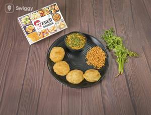 Club Kachori With Bhujia