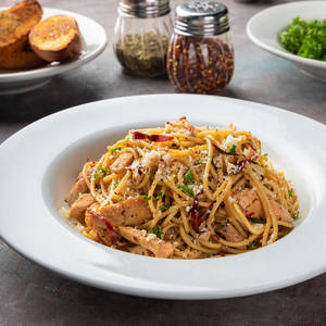 Roasted Garlic Spaghetti With Chili Oil Chicken