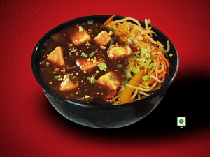 Hot Garlic Noodles With Chilli Paneer