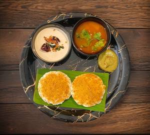 Idly with butter and karampodi (2)