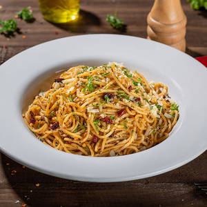 Roasted Garlic Spaghetti With Chili Oil Veg