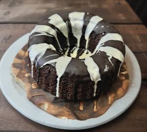 Dry chocolate glazed cake