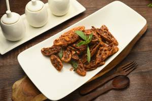 Crispy chilli fresh lotus stem