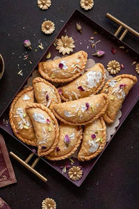 Spl Chasni Mawa Gujiya