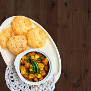 8 puri with jeera aloo [8 pieces]