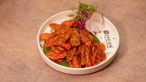 Crispy Paneer Tossed In Sesame Chilli