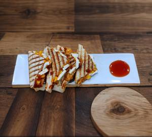 Panner Pizza Sandwich & Cheese Fingers