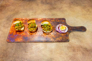 Keema On Broon Toast (3 Pcs)