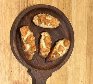 Chickenstuffed Garlic Bread