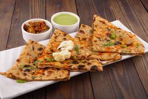Paneer Paratha With Curd And Pickle