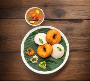 Idly ( 2 pcs) + wada