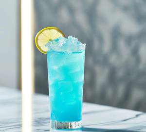 Blue curacao mojito