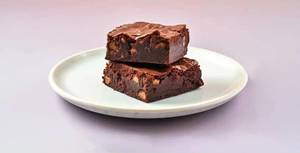 Walnut Brownie With Chocolate Sauce