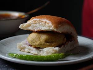 Schezwan Vadapav [150 gm]