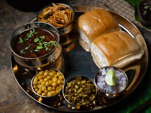 Schezwan Misal Pav [400 gm]