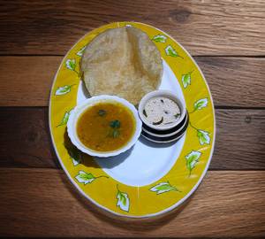 5 Poori With Chutney And Sambar