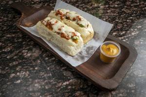Cheesy Chicken Tikka Bread Puffs [2 Pcs]