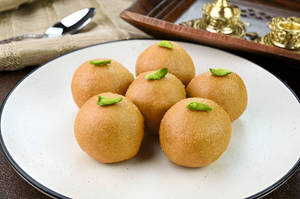 Besan Ladoo