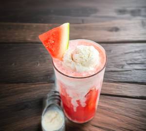 Water melon juice with vanilla