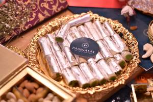Kaju Pista Roll