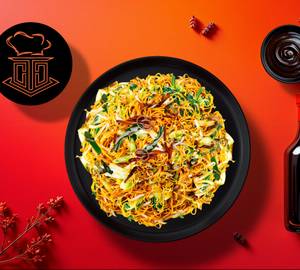 Zesty Veg Chowmein (With Tomato & Chilli Sauce), Quan - 1 Large (750 Ml) Cntnr.