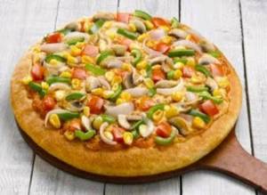 Corn Onion Capsicum Pizza
