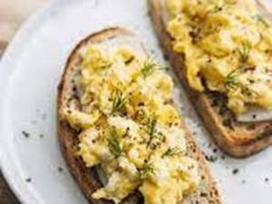Toast With Cheese Scrambled Eggs (375 Kcal  22.1 G Protein)