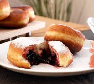 Strawberry Filled Bombolonis 