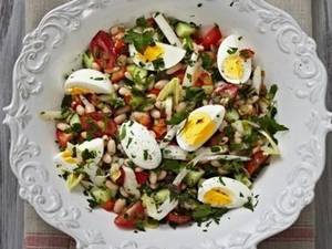 High Protein Egg And Sprouts Salad (Energy 180kcal Protein: 20g)