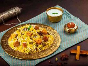 Classic Paneer Subz Biryani (Paneer Dum and Veg Biryani)(Mild Spicy)