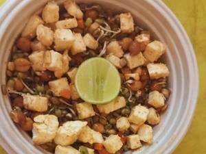Hi Protein Sprouted Bean And Paneer Salad(energy 210kcal Protein: 20g)